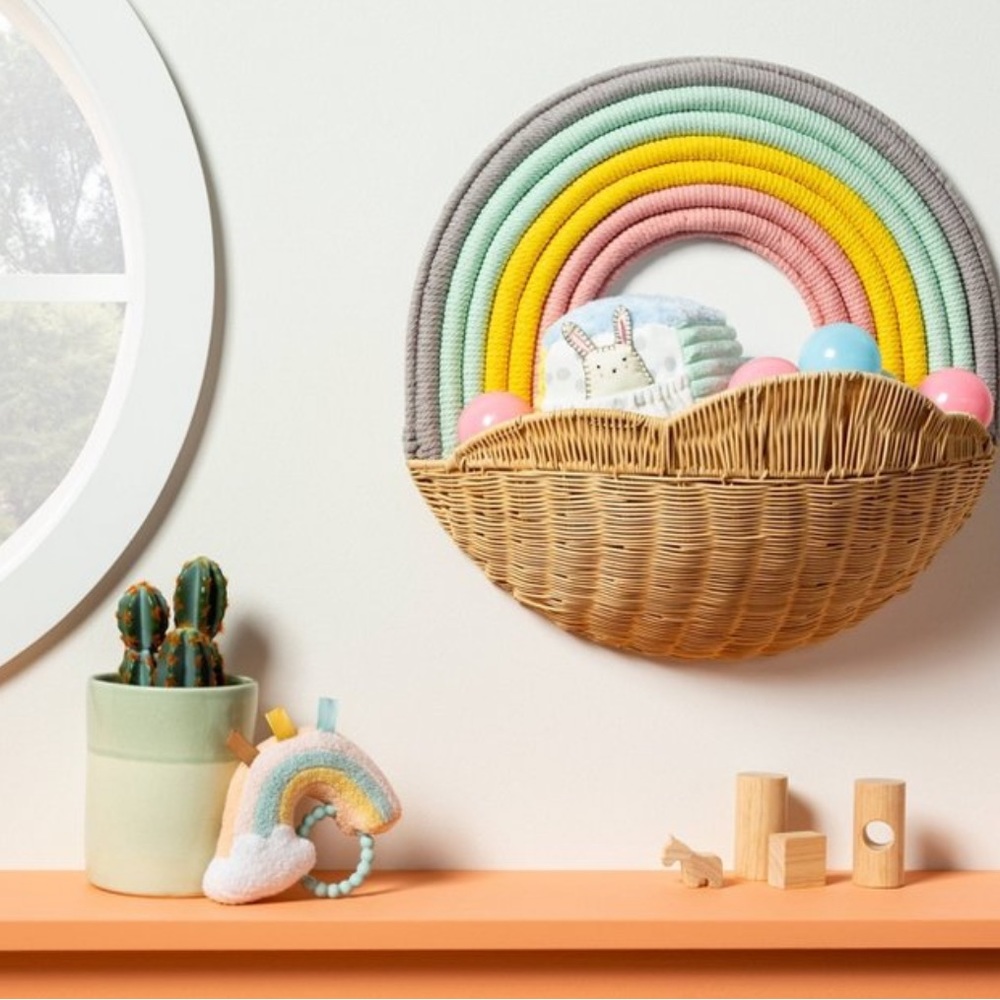 Hanging wall rainbow basket